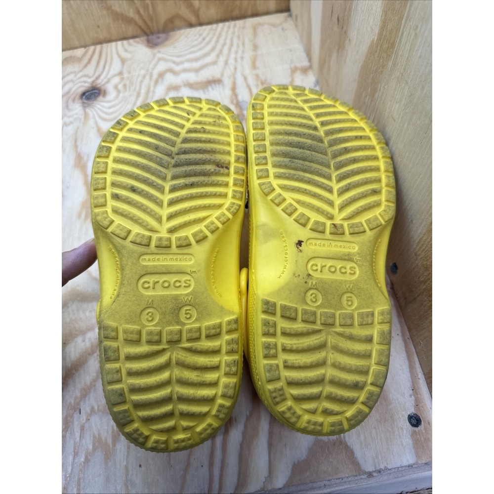 Crocs Yellow Clogs Women's 5 SpongeBob Jibbitz‎ Pins Slip-On Comfort Shoes - Picture 4 of 11